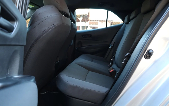 Toyota Corolla cena 79950 przebieg: 74400, rok produkcji 2019 z Rakoniewice małe 742
